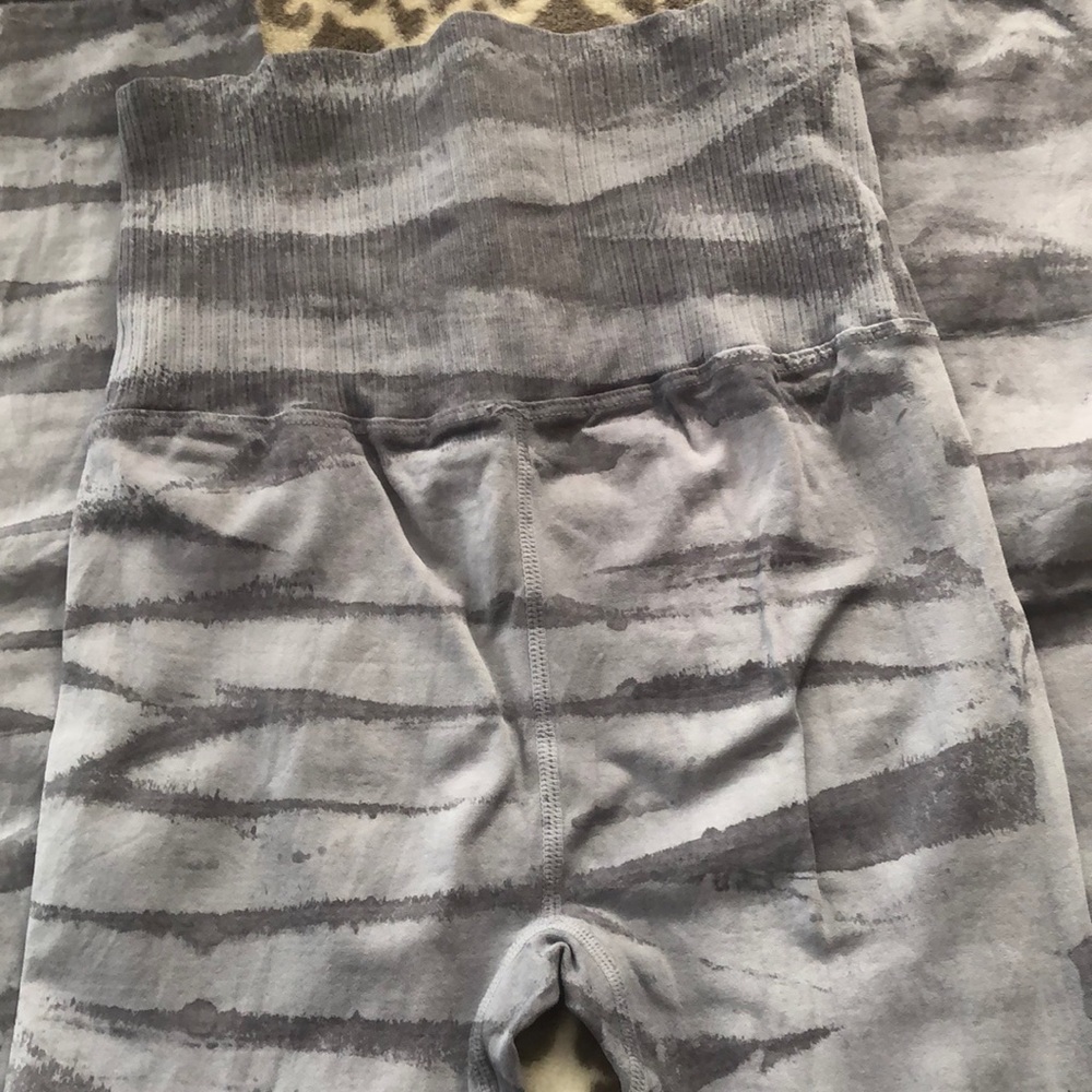 Free People Movement Good Karma High Rise Waist Leggings Gray Print Size XS/S - Picture 7 of 17